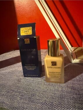 Estee Lauder Double Wear Foundation - Warm Beige (2W1) with Gold Cap